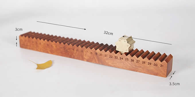  Wooden Gear Perpetual Calendar /></p>
<p style=