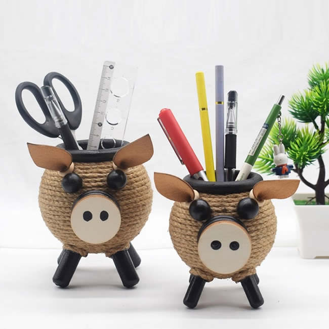 Cute Pastoral Pig Pen Holder