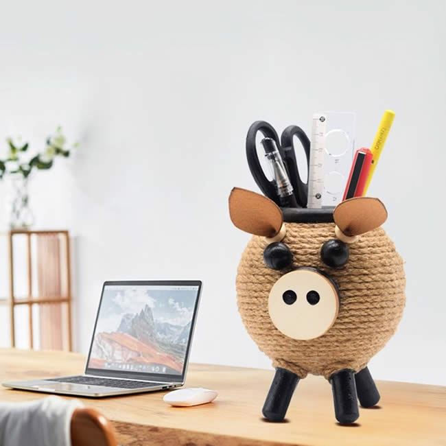 Cute Pastoral Pig Pen Holder