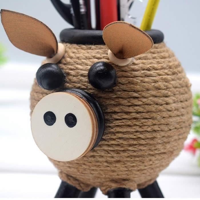 Cute Pastoral Pig Pen Holder