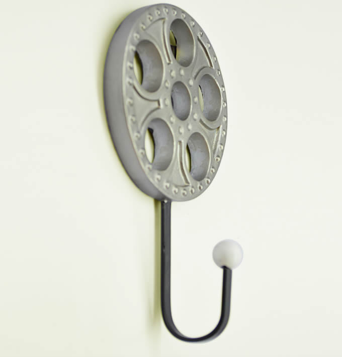 3Pcs Film Action Scene Art Coat Hook Wall Hangers /></p>
<p style=