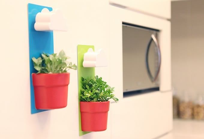 DIY  Wall-mounted Rain Clouds Planters