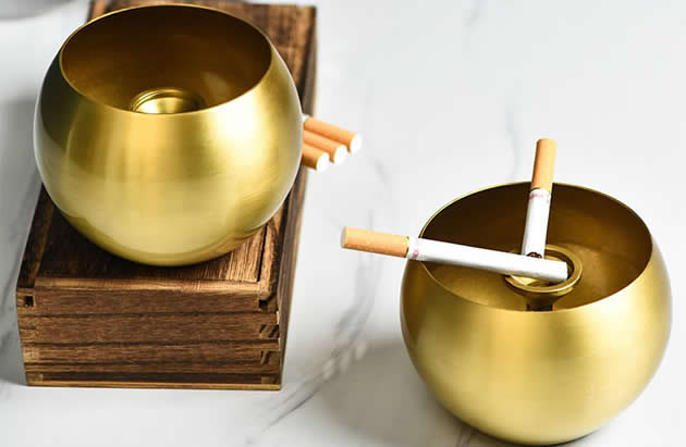 Classic golden ball pure copper ashtray with flume
