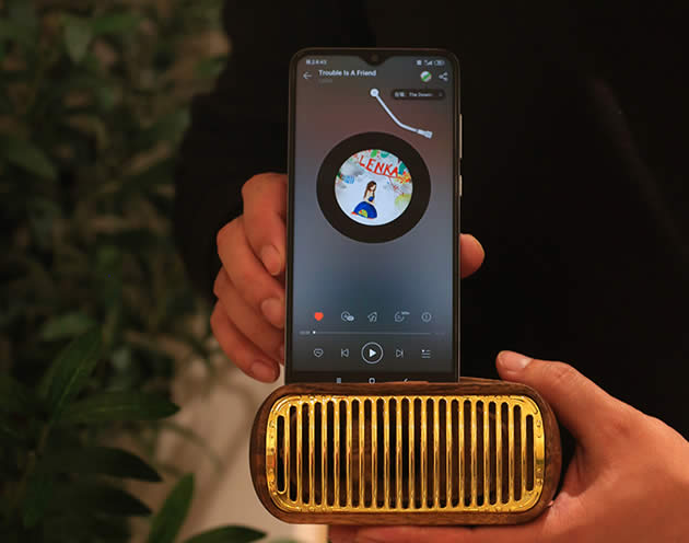 Retro Wooden Cell Phone Sound Amplifier Natural Loudspeaker Phone Holder