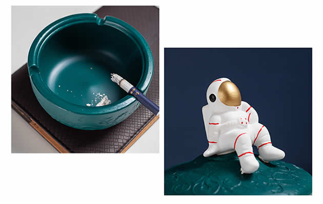 Sitting On The Moon Astronaut-shaped Desktop Ashtray