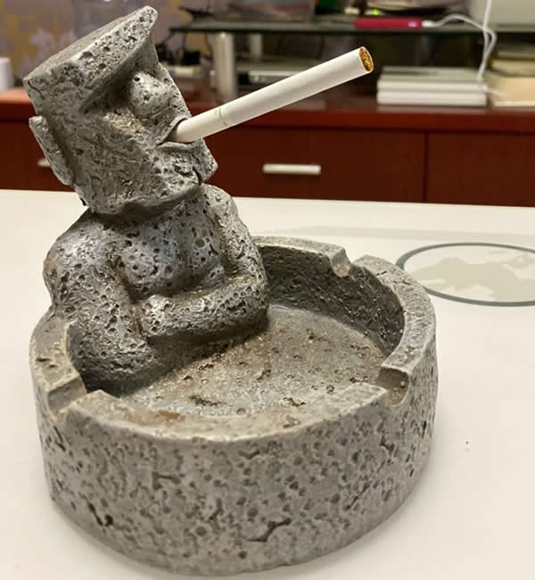 Vintage funny giant stone people decorative ashtray Desktop ornaments