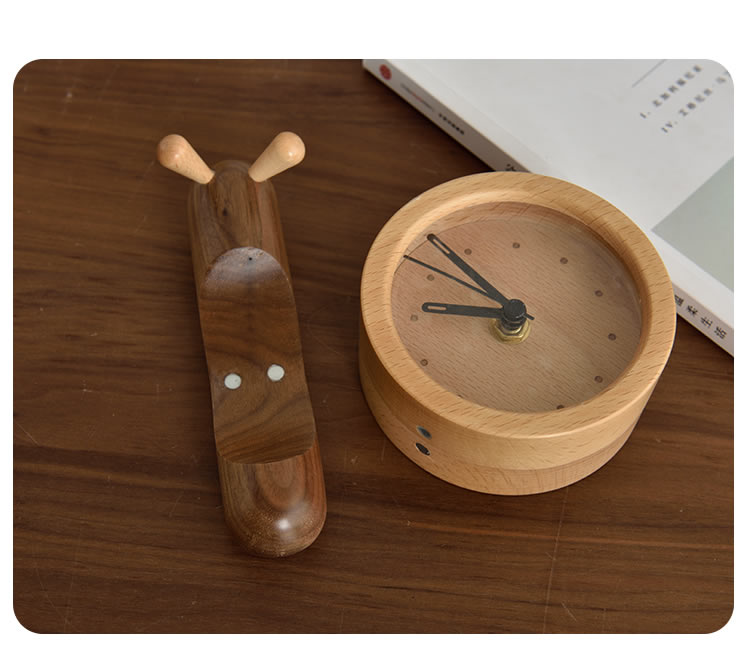 Exquisite Pure Wood Snail Decoration Desk Clock