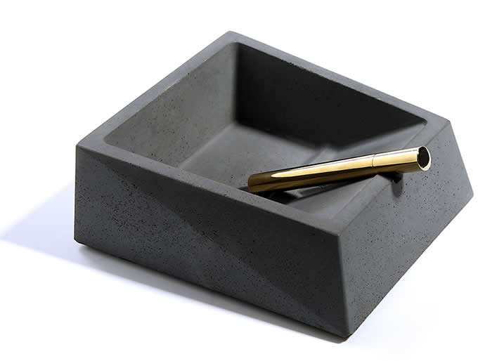  Concrete Ashtray /></p>
<p style=