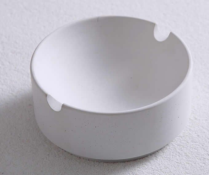  Concrete Ashtray /></p>
<p style=