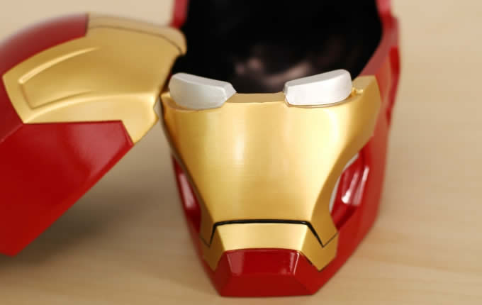  Iron Man Helmet Portable Ashtray